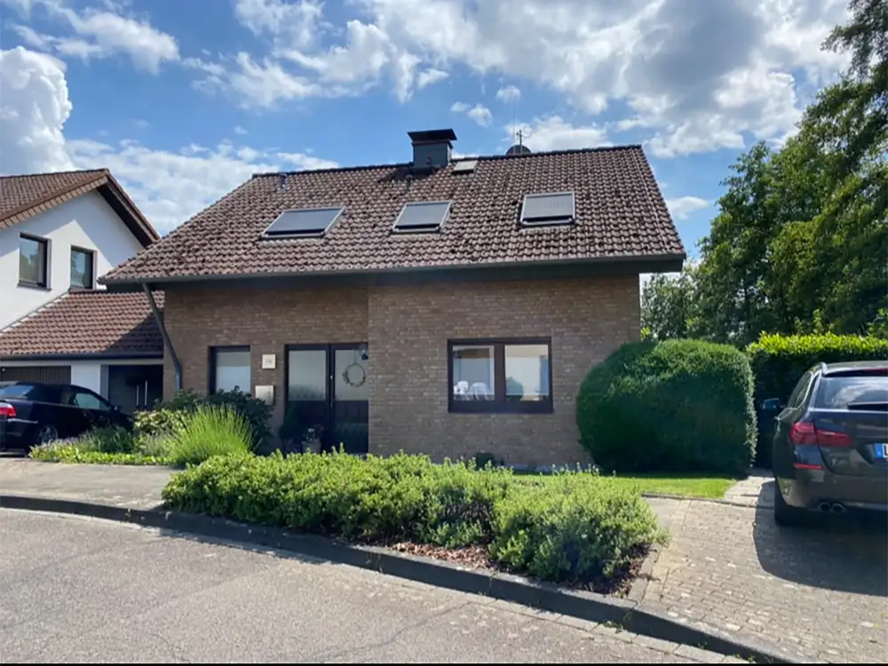 Einfamilienhaus mit gepflegtem Vorgarten